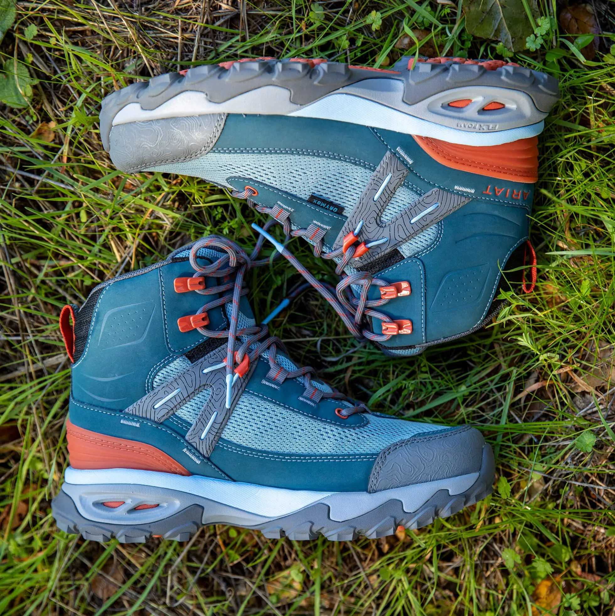 Traverse Mid Waterproof Hiking Boot